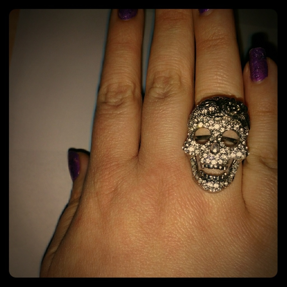 Skull ring